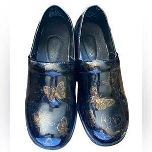 Ingaro women’s size 9 clog style butterfly print shoes